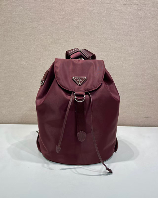 プラダ ファッショントレンドバックパック