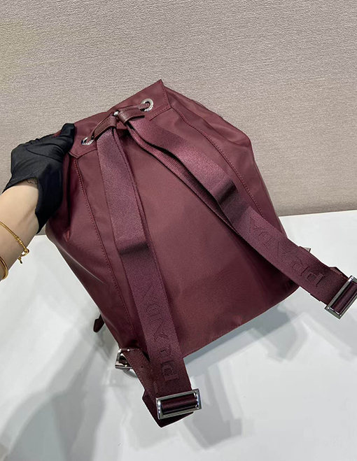 プラダ ファッショントレンドバックパック