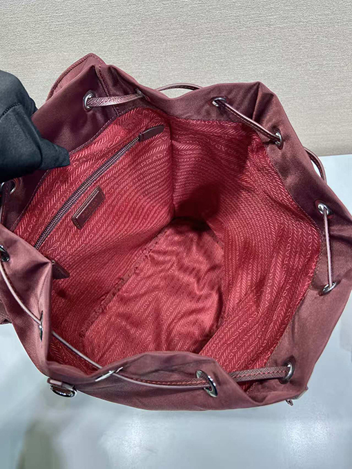 プラダ ファッショントレンドバックパック