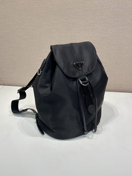 プラダ ファッショントレンドバックパック
