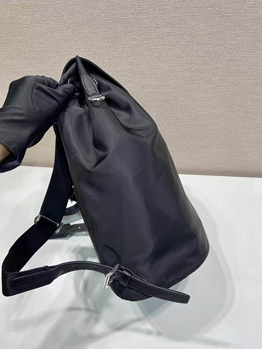 プラダ ファッショントレンドバックパック