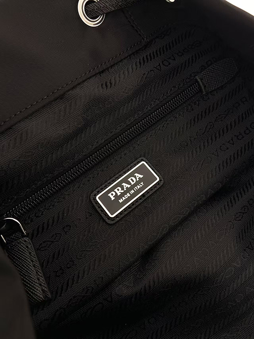 プラダ ファッショントレンドバックパック
