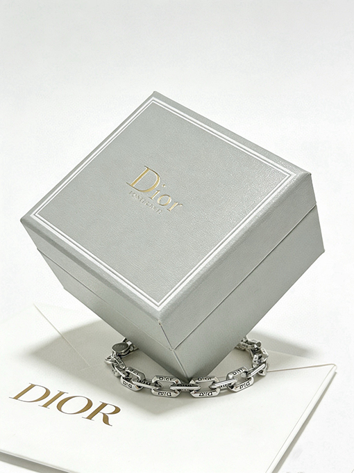 ディオールスーパーコピー ロックパンク タイシルバー レトロブレスレット