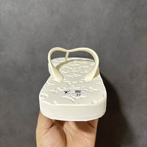 ルイヴィトン ワンプリーワン壓花ロゴ レザーサンダル