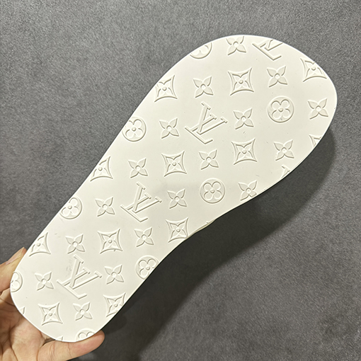 ルイヴィトン ワンプリーワン壓花ロゴ レザーサンダル