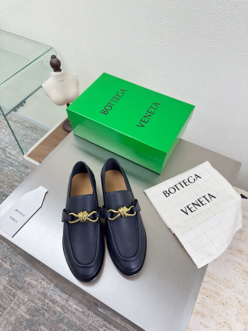 ボッテガヴェネタスーパーコピー Astaire レディースライチ柄のトップグレイン牛革ツイストメタルバックルきローファー