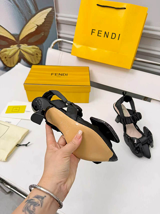 フェンディスーパーコピー レディースハイヒールサンダル