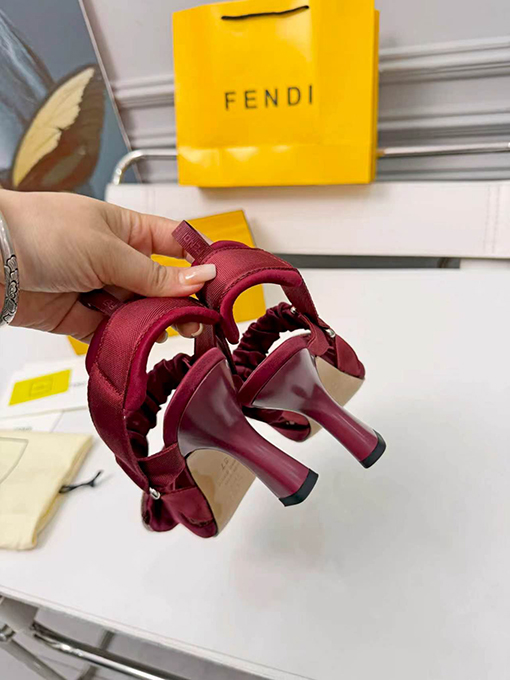 フェンディスーパーコピー レディースハイヒールサンダル