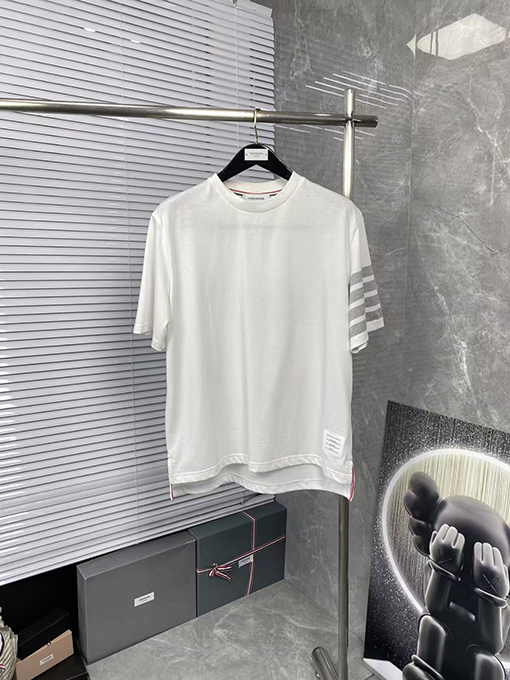 トムブラウンスーパーコピー バックロゴ入り半袖Tシャツ