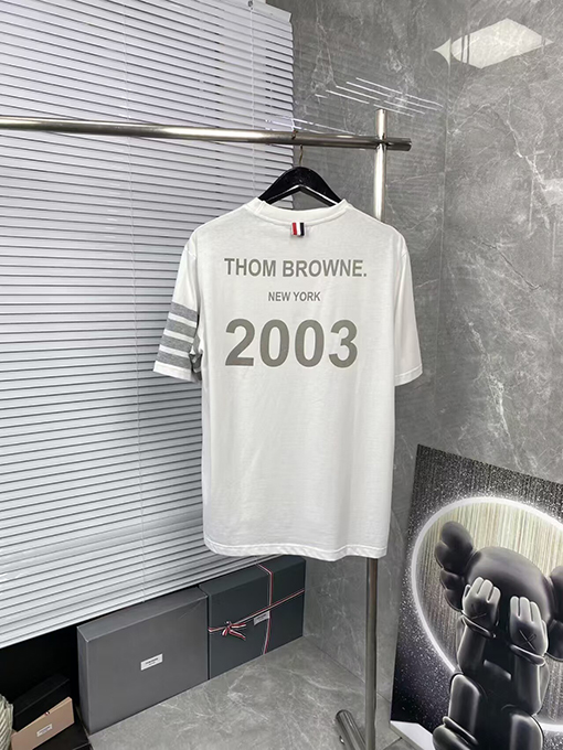 トムブラウンスーパーコピー バックロゴ入り半袖Tシャツ