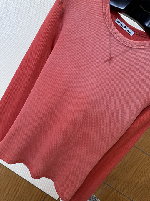 アクネストゥディオズコピー Acne Studios 1996 レディースレタープリント入りウォッシュリブ編み長袖シャツ