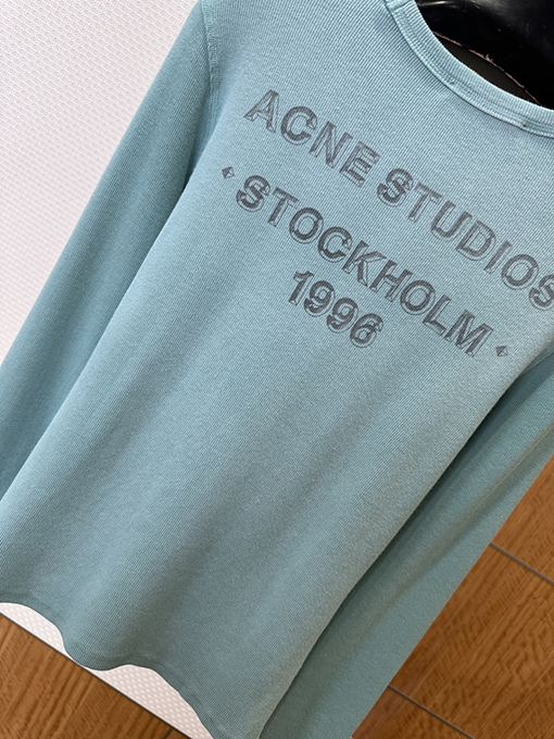 アクネストゥディオズコピー Acne Studios 1996 レディースレタープリント入りウォッシュリブ編み長袖シャツ