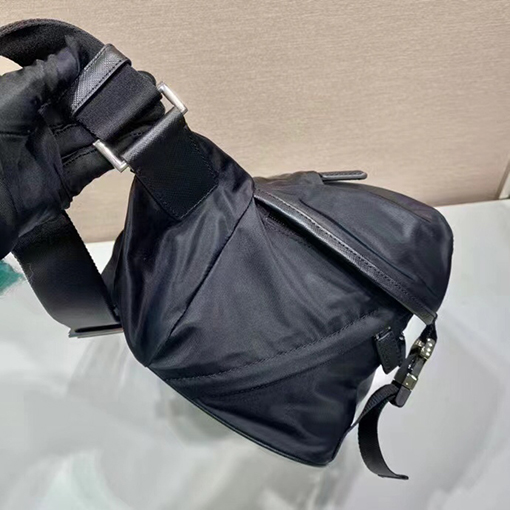 プラダコピー 新モデルクラシックなメッセンジャーフラップショルダーバッグ