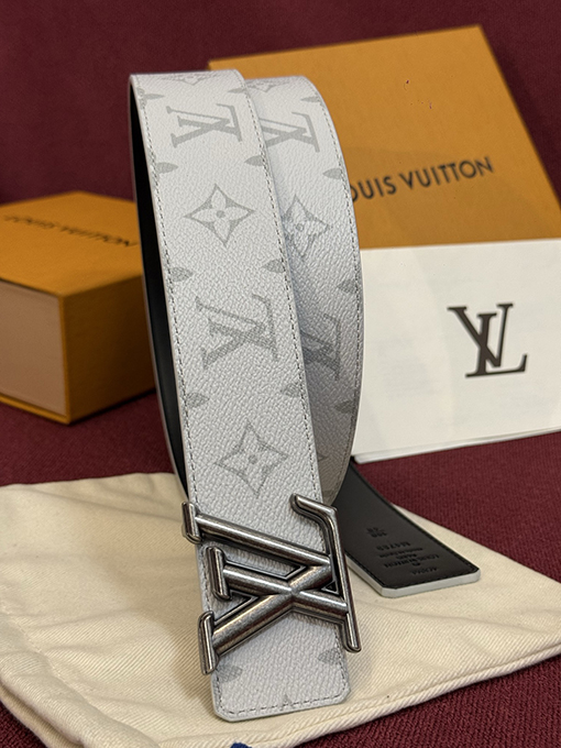 ルイヴィトンコピー LV Initiales Monogram 新モデルクラシックリバーシブルベルト