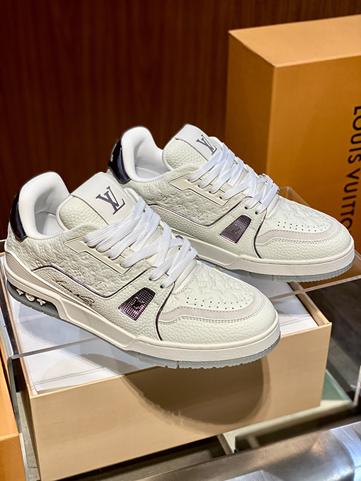 ルイヴィトン LV Trainer Mini Monogram クラシックなグレインの牛革押しスニーカー