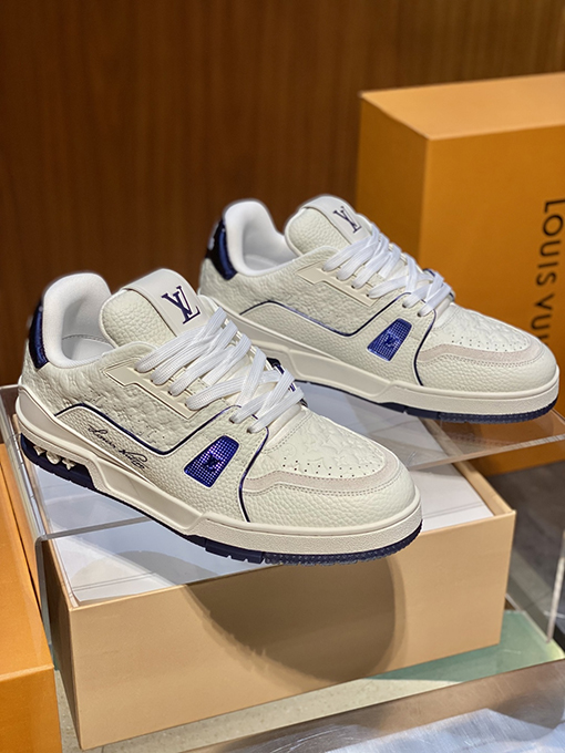 ルイヴィトン LV Trainer Mini Monogram クラシックなグレインの牛革押しスニーカー