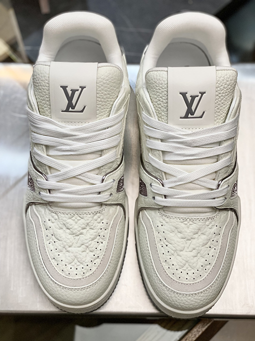 ルイヴィトン LV Trainer Mini Monogram クラシックなグレインの牛革押しスニーカー