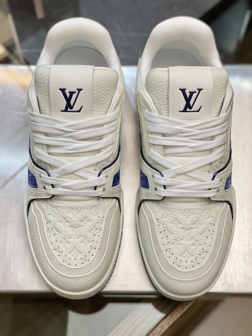 ルイヴィトン LV Trainer Mini Monogram クラシックなグレインの牛革押しスニーカー