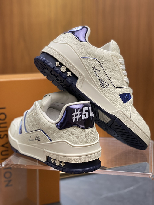 ルイヴィトン LV Trainer Mini Monogram クラシックなグレインの牛革押しスニーカー