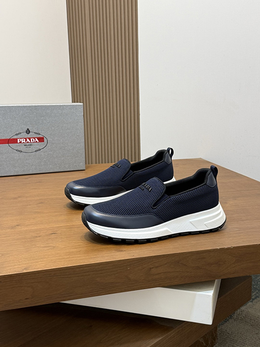 プラダ Montecarlo Re-Edition 夏のレザースニーカー