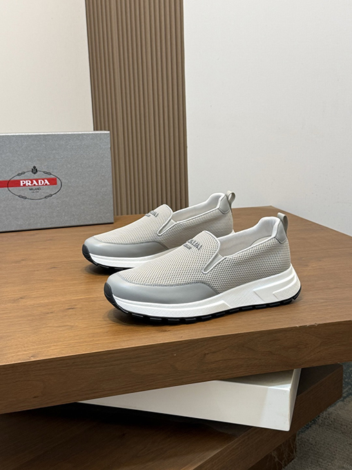 プラダ Montecarlo Re-Edition 夏のレザースニーカー