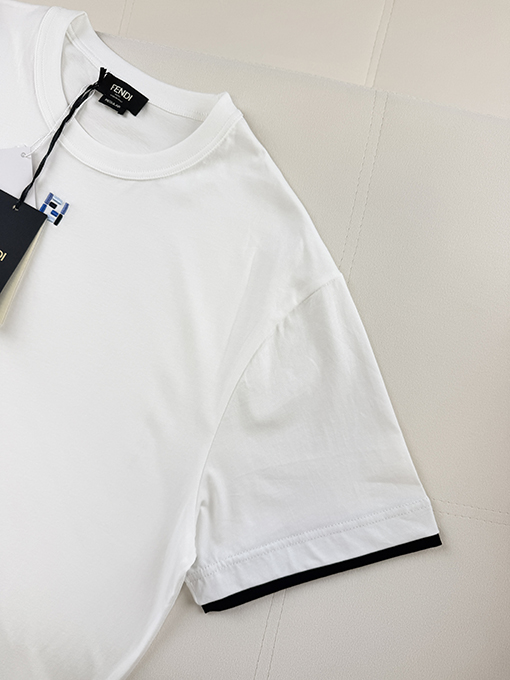 フェンディスーパーコピー 刺繍入りカラーブロックデザインのフェイクツーピース半袖Tシャツ