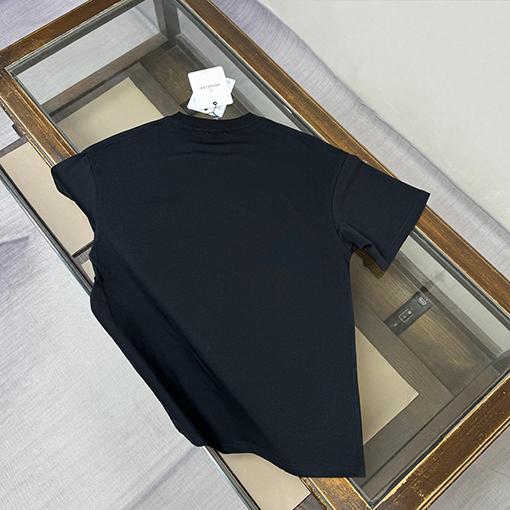 モンクレールスーパーコピー 胸に刺繍ロゴ入りクルーネックの半袖Tシャツ