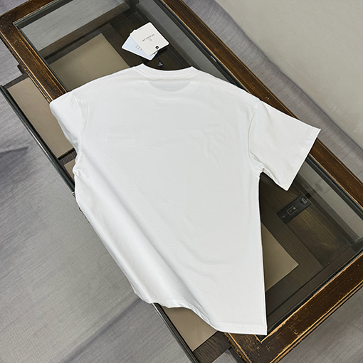 モンクレールスーパーコピー 胸に刺繍ロゴ入りクルーネックの半袖Tシャツ
