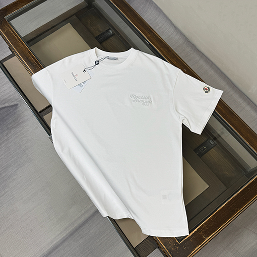 モンクレールスーパーコピー 胸に刺繍ロゴ入りクルーネックの半袖Tシャツ
