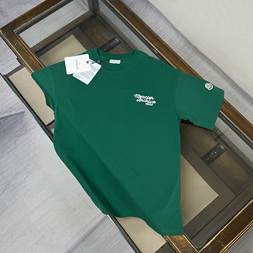 モンクレールスーパーコピー 胸に刺繍ロゴ入りクルーネックの半袖Tシャツ