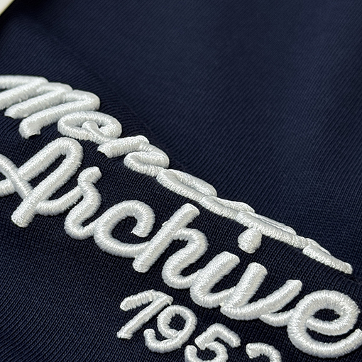 モンクレールスーパーコピー 胸に刺繍ロゴ入りクルーネックの半袖Tシャツ