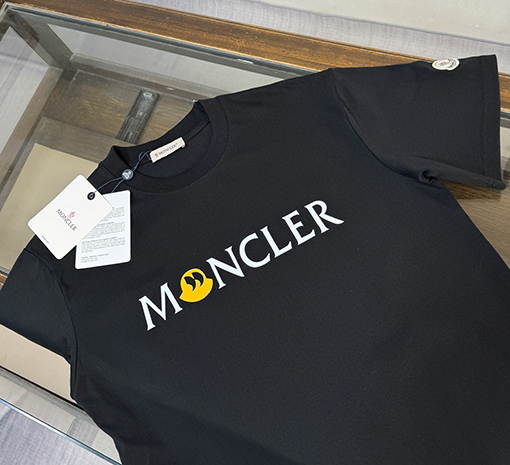 モンクレールコピー 新作のスタイリッシュなラウンドネック半袖Tシャツ