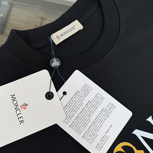 モンクレールコピー 新作のスタイリッシュなラウンドネック半袖Tシャツ