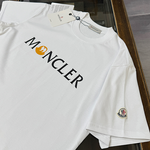 モンクレールコピー 新作のスタイリッシュなラウンドネック半袖Tシャツ