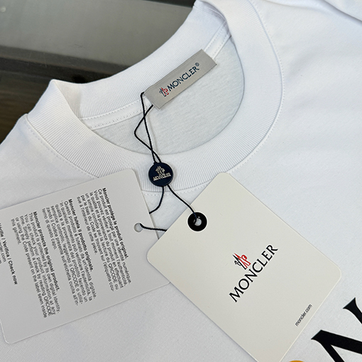 モンクレールコピー 新作のスタイリッシュなラウンドネック半袖Tシャツ