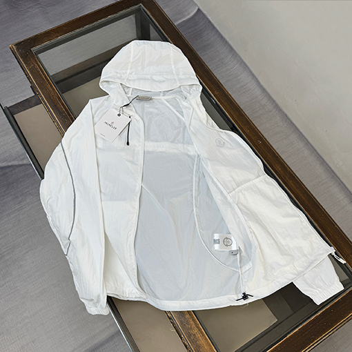 モンクレールスーパーコピー クラシックなフード付き軽量通気性日焼け防止服