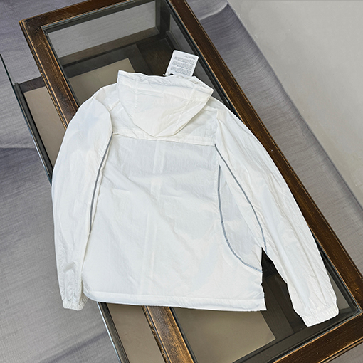 モンクレールスーパーコピー クラシックなフード付き軽量通気性日焼け防止服