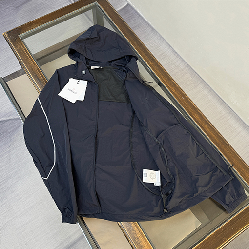 モンクレールスーパーコピー クラシックなフード付き軽量通気性日焼け防止服
