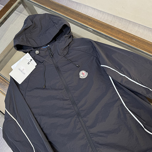 モンクレールスーパーコピー クラシックなフード付き軽量通気性日焼け防止服