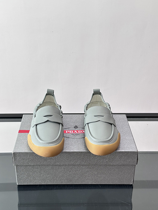 プラダコピー 新モデルクラシックローファー