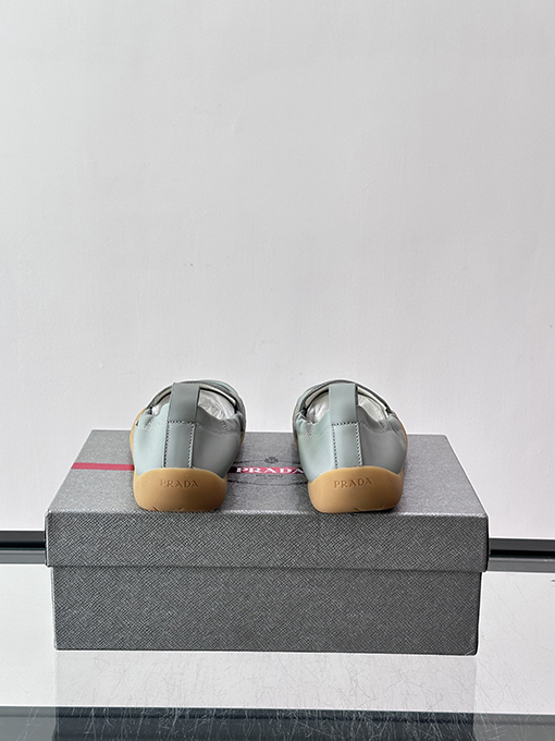 プラダコピー 新モデルクラシックローファー