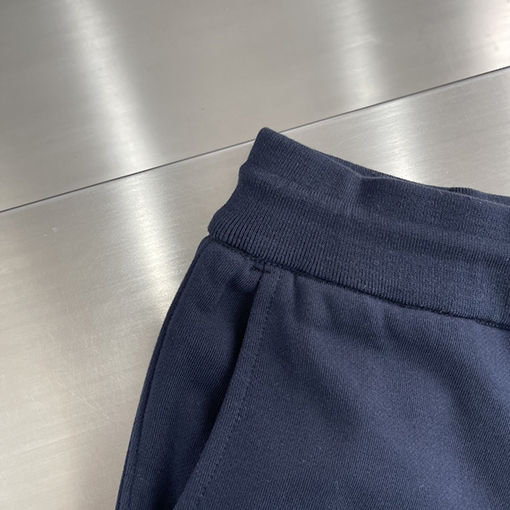 トムブラウン 最新スタイルの錨の刺繍入りショートパンツ