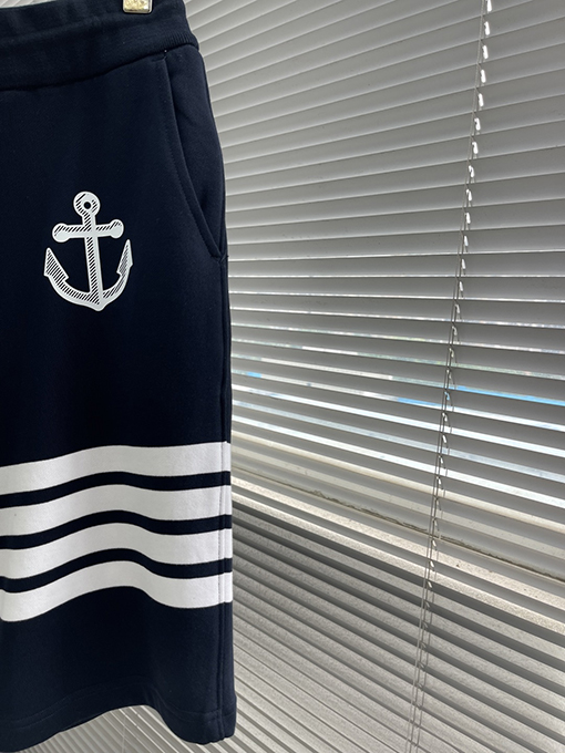 トムブラウン 最新スタイルの錨の刺繍入りショートパンツ