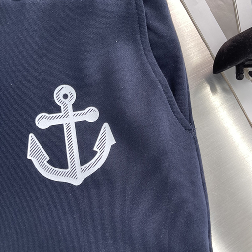 トムブラウン 最新スタイルの錨の刺繍入りショートパンツ