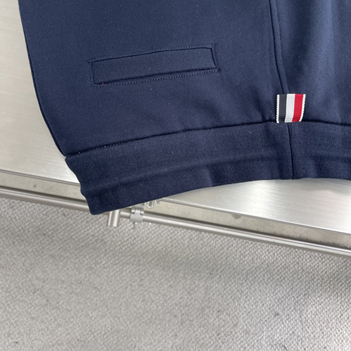 トムブラウン 最新スタイルの錨の刺繍入りショートパンツ