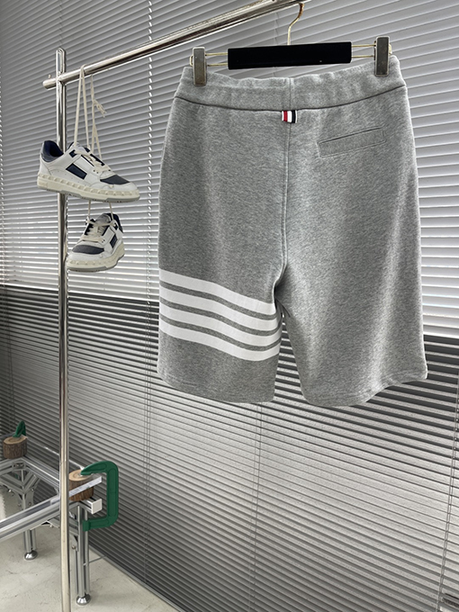 トムブラウン 最新スタイルの錨の刺繍入りショートパンツ