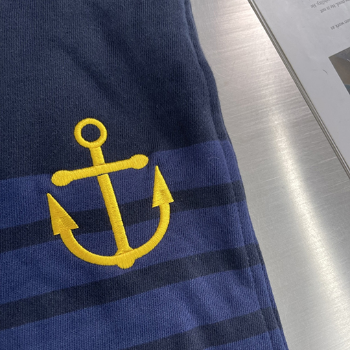 トムブラウン クラシックアンカー刺繍入りショーツ