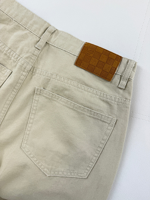 ルイヴィトン 刺繍ロゴ入りジーンズ