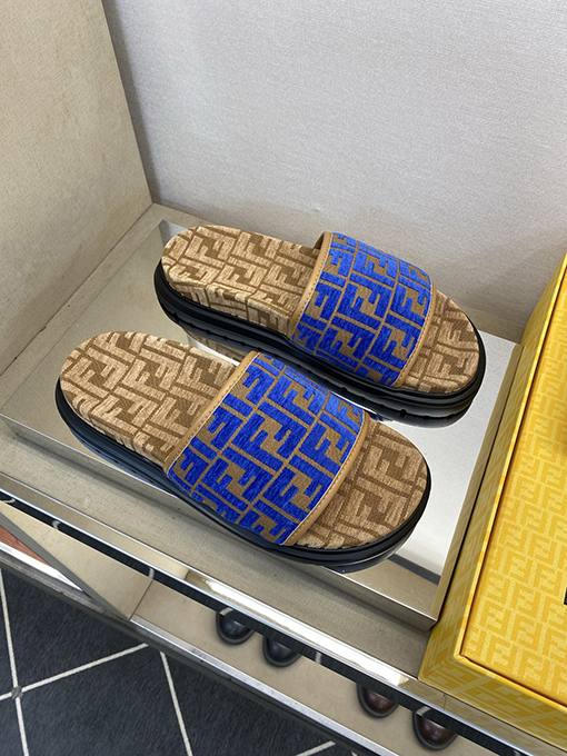 フェンディコピー 高品質のメンズスリッパ