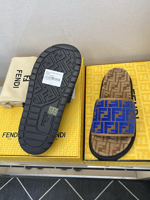 フェンディコピー 高品質のメンズスリッパ